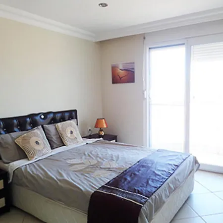 Spacious 2 Bed 2 Bath In One Of Sides Popular Communities Appartamento