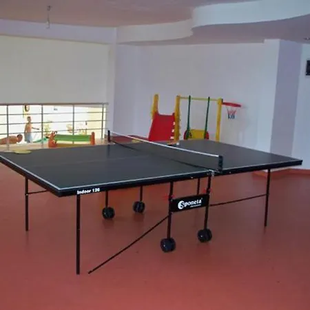 Spacious 2 Bed 2 Bath In One Of Sides Popular Communities Appartamento Side