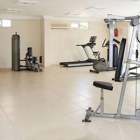 Spacious 2 Bed 2 Bath In One Of Sides Popular Communities Appartamento