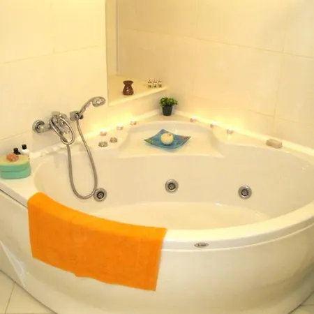 Appartamento Spacious 2 Bed 2 Bath In One Of Sides Popular Communities *