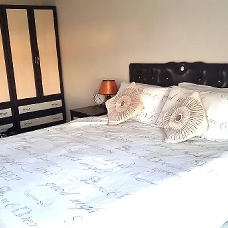 Spacious 2 Bed 2 Bath In One Of Sides Popular Communities Appartamento *