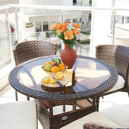 Spacious 2 Bed 2 Bath In One Of Sides Popular Communities Appartamento *